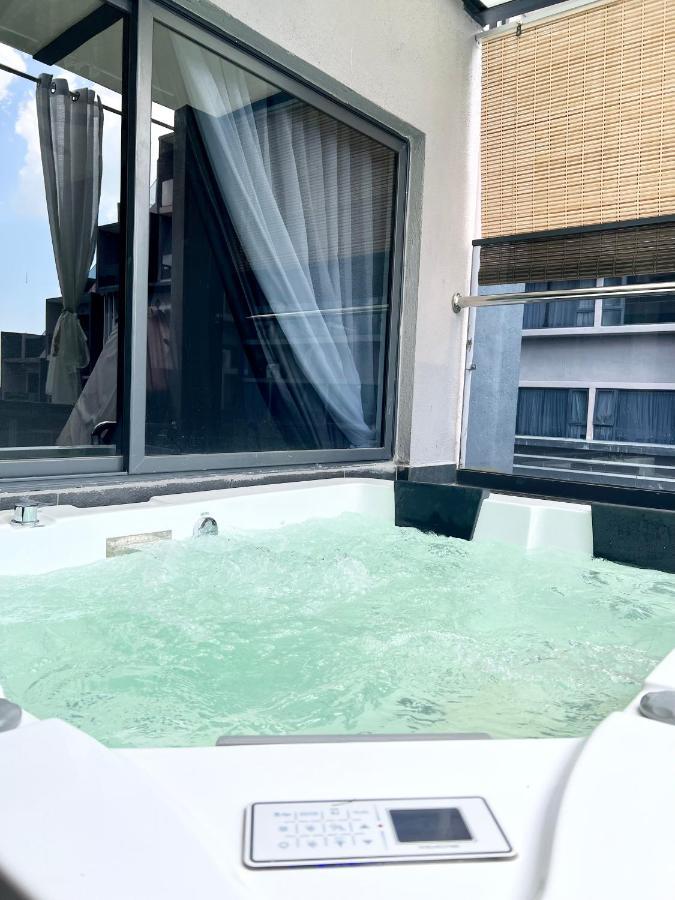 Imperio Residences Private Bathtub Or Jacuzzi By Nestcove Malacca Kültér fotó